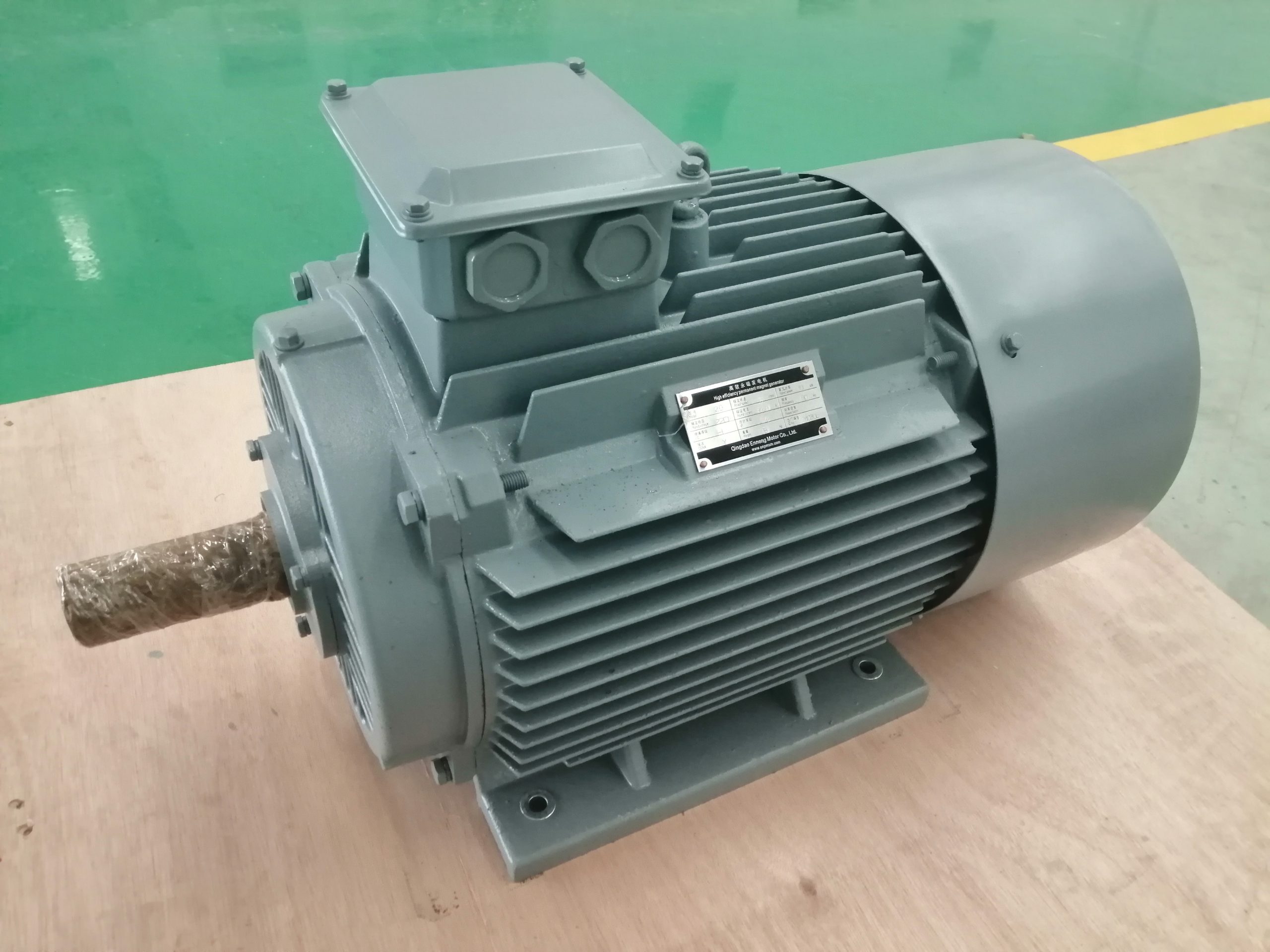 ENNENG permanent magnet generator product photographed on a workshop floor